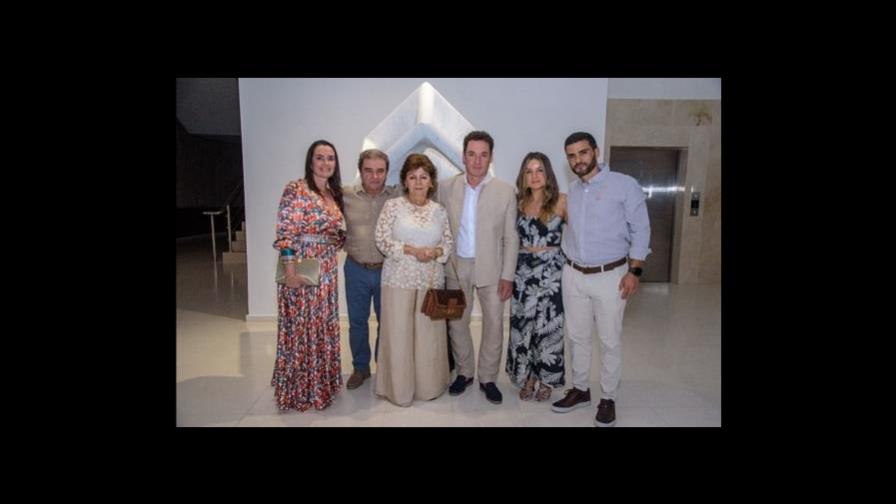 Escultor Gustavo Vélez expone en lugares emblemáticos de República Dominicana Escultor Gustavo Vélez expone en lugares emblemáticos de República Dominicana