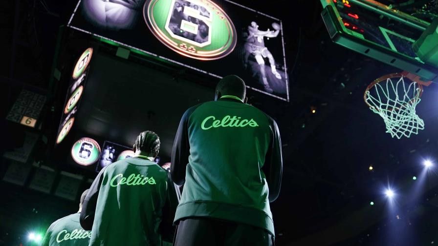 Celtics honran a Bill Russell antes de iniciar la temporada
