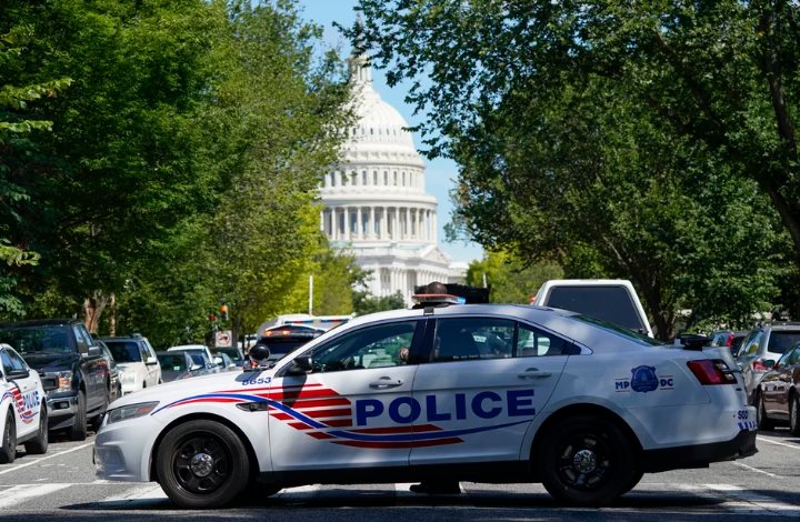 Tres personas detenidas por vehículo sospechoso cerca del Capitolio de EE.UU.