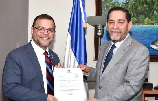 Eligio Jáquez recibe a Luis Sepúlveda, senador dominicano de NY