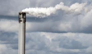 Las emisiones de CO2 aumentarán menos del 1 % este año, según la AIE