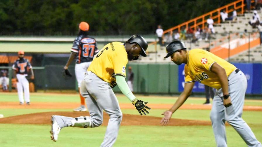 Las Águilas pintan de blanco a los Toros en La Romana Las Águilas pintan de blanco a los Toros en La Romana