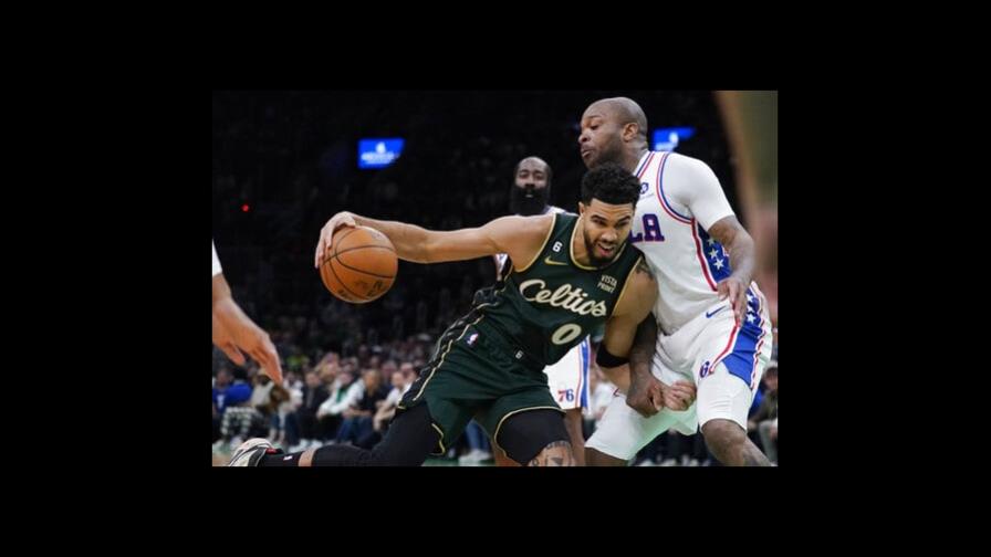 Tatum y Brown guían a Boston Celtics a triunfo al inaugurar campaña