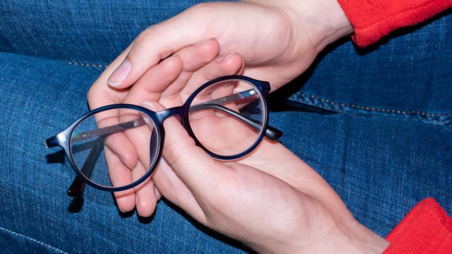 Niños con miopía: cada vez hay más, ¿tienen que ver las pantallas?