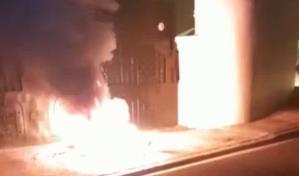 Queman neum&aacute;ticos frente a la casa de Mantequilla para exigir pago de dinero