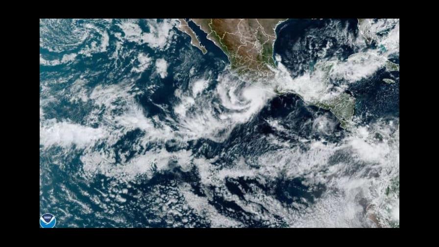 La tormenta Roslyn se forma en aguas del Pacífico mexicano