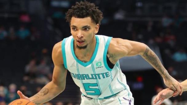 Un NBA tan borracho que tardaron una hora con bocinas para despertarlo en su carro