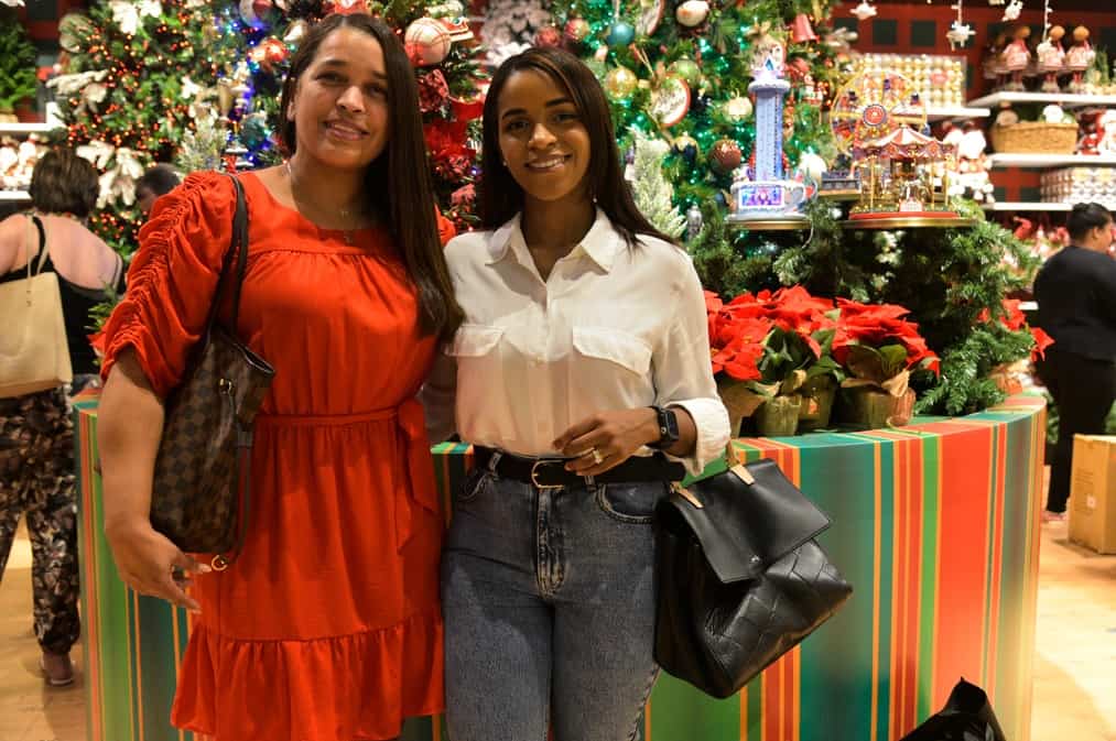 Rosanna Hernández y Nicole Hernández.