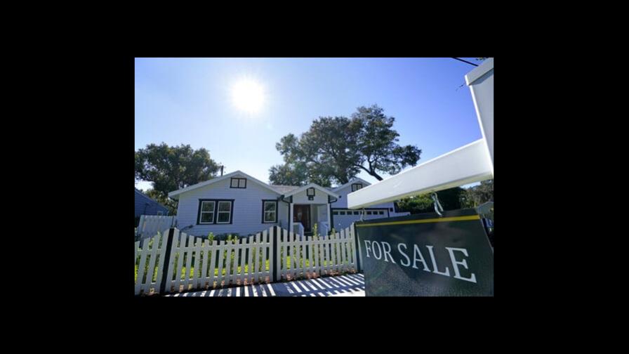 Venta de viviendas usadas en EEUU cae por octavo mes en fila