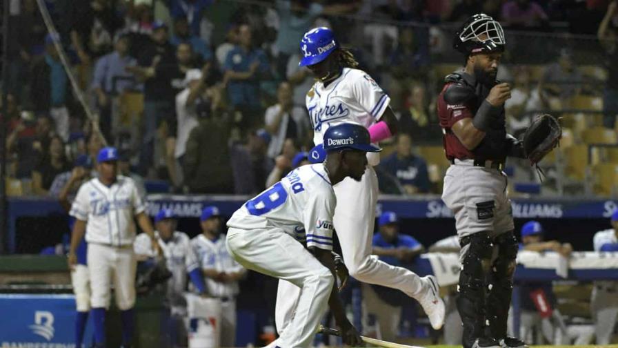 La ofensiva oportuna deja punteros a Águilas y Licey en la pausa