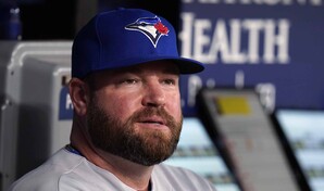 Los Blue Jays confirman al dirigente  John Schneider por dos temporadas m&aacute;s