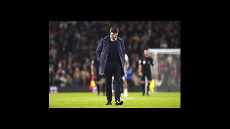 Acaba reinado de Gerrard en el Villa, tras goleada