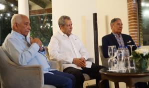 Félix Jiménez presenta álbumes II y III de su producción de poemas musicalizados