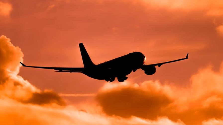 12 pasajeros heridos durante vuelo con turbulencia desde España