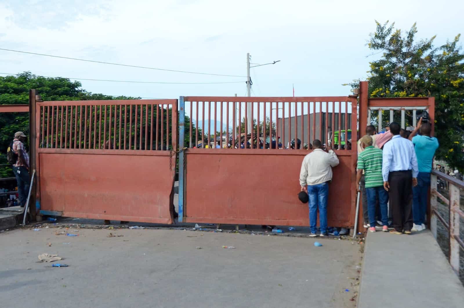 Se mantiene cerrada la puerta 