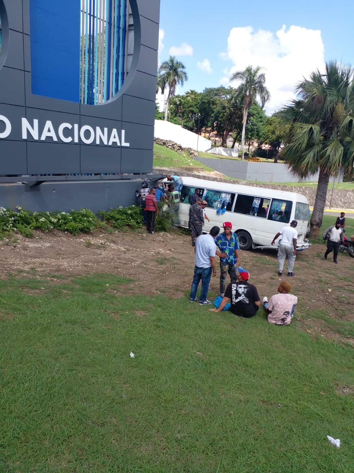 El vehículo chocó contra un muro 