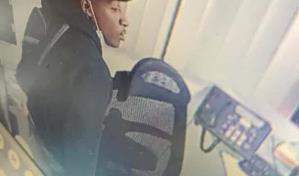 A punta de pistola atracan entidad bancaria en Licey al Medio y cargan con suma millonaria