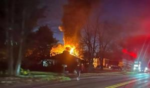 Varios muertos luego que pequeño avión se estrellara en edificio de New Hampshire, EEUU