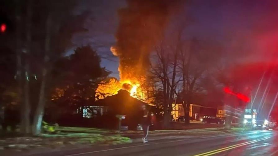 Varios muertos luego que pequeño avión se estrellara en edificio de New Hampshire, EEUU