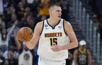 VIDEO | Nikola Jokic logra triple-doble y Nuggets vencen a Warriors