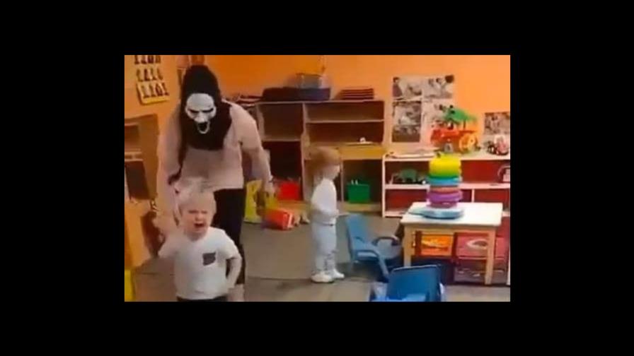 Video | Empleadas de una guardería aterrorizan a niños con máscaras de Scream Video | Empleadas de una guardería aterrorizan a niños con máscaras de Scream
