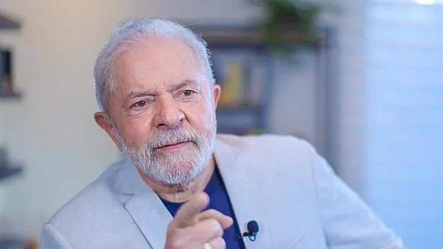 Lula dice que Brasil elige entre restablecer democracia o seguir en barbarie