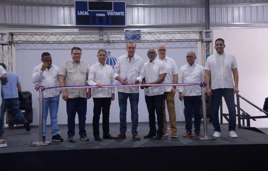 El presidente Luis Abinader deja inaugurado un polideportivo en Guachupita