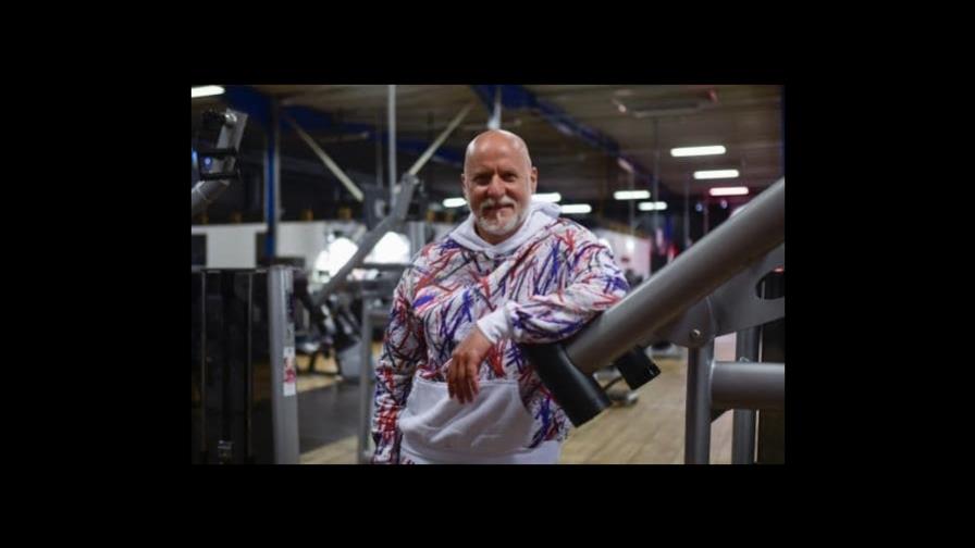 Dueño de Gold’s Gym y su familia estaban en avión accidentado en el Caribe; temen no haya sobrevivientes Dueño de Gold’s Gym y su familia estaban en avión accidentado en el Caribe; temen no haya sobrevivientes