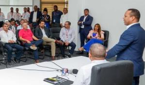 Administrador de Edesur se re&uacute;ne con banilejos para tratar facturaci&oacute;n de energ&iacute;a el&eacute;ctrica
