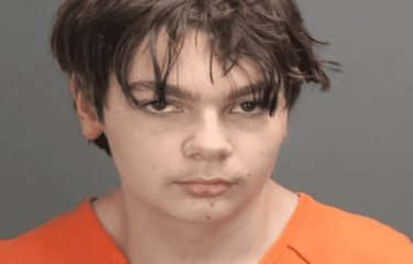 Joven de 16 años se declara culpable de matar a cuatro compañeros de un instituto de Michigan