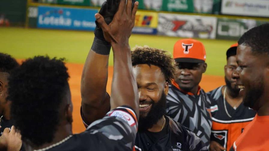 Toros fabrican tres en el noveno y vencen a Leones en La Romana