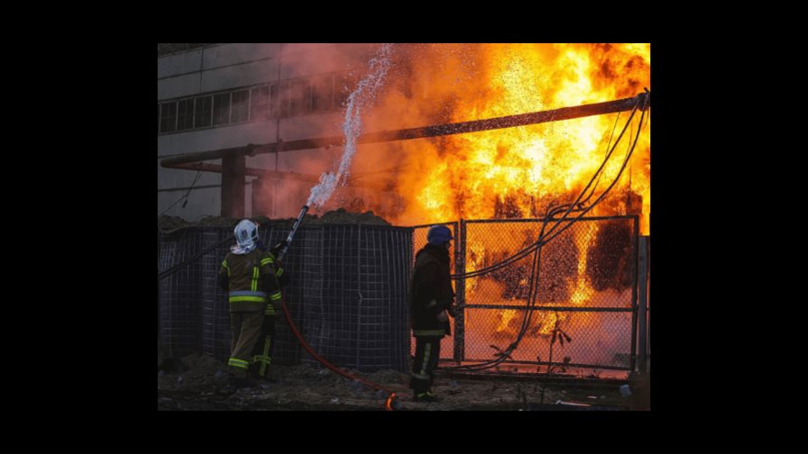 Ucrania sufrió 85 ataques en instalaciones eléctricas, 51 solo en octubre