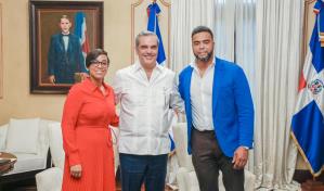 Nelson Cruz y su hermana gobernadora llevan necesidades de Montecristi al presidente Abinader
