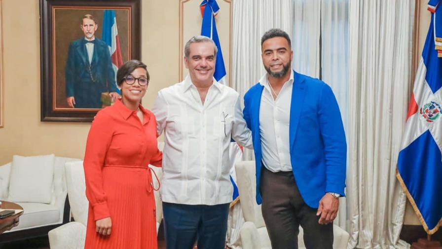 Nelson Cruz y su hermana gobernadora llevan necesidades de Montecristi al presidente Abinader Nelson Cruz y su hermana gobernadora llevan necesidades de Montecristi al presidente Abinader