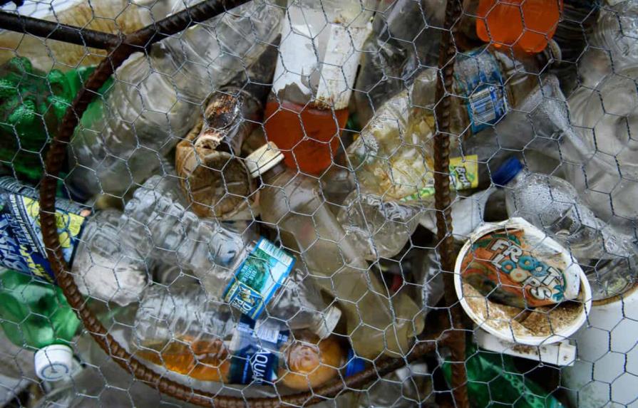 El reciclaje del plástico sigue siendo un mito, advierte Greenpeace