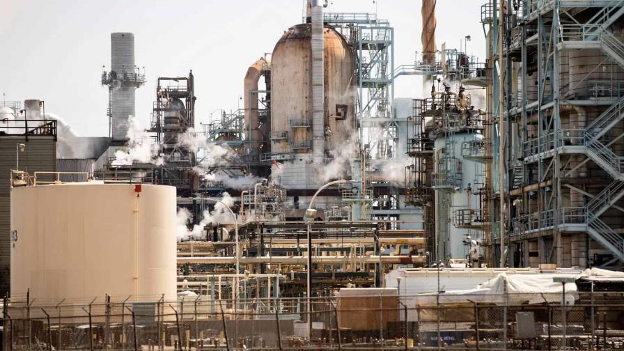 El petróleo de Texas abre con una bajada del 2.33 %, hasta los 83.07 dólares El petróleo de Texas abre con una bajada del 2.33 %, hasta los 83.07 dólares