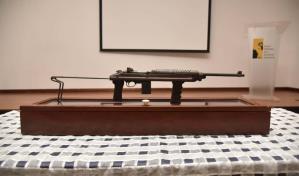 Donan al Museo de la Resistencia fusil utilizado por Delio Gómez Ochoa en la gesta del 59