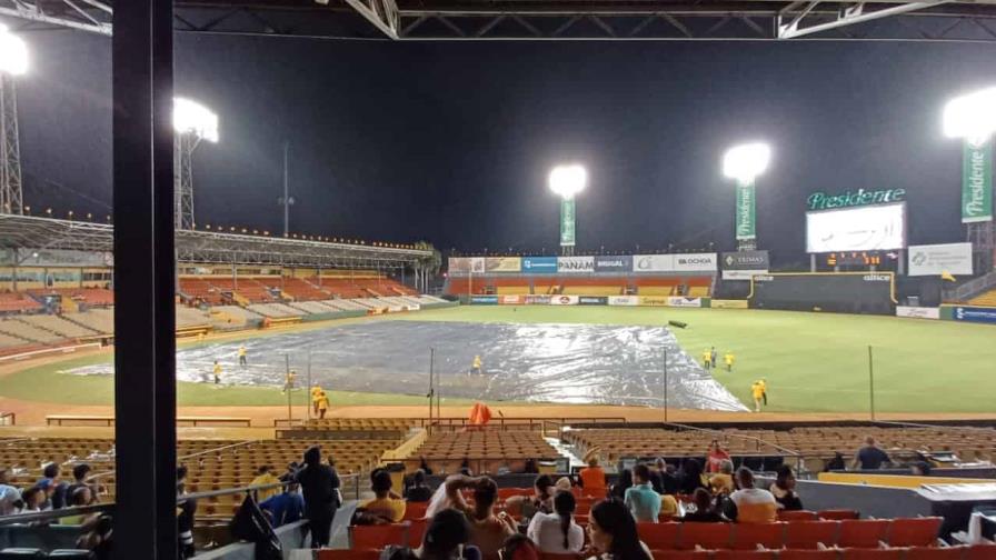 Suspenden por lluvia el partido Escogido vs Águilas en Santiago