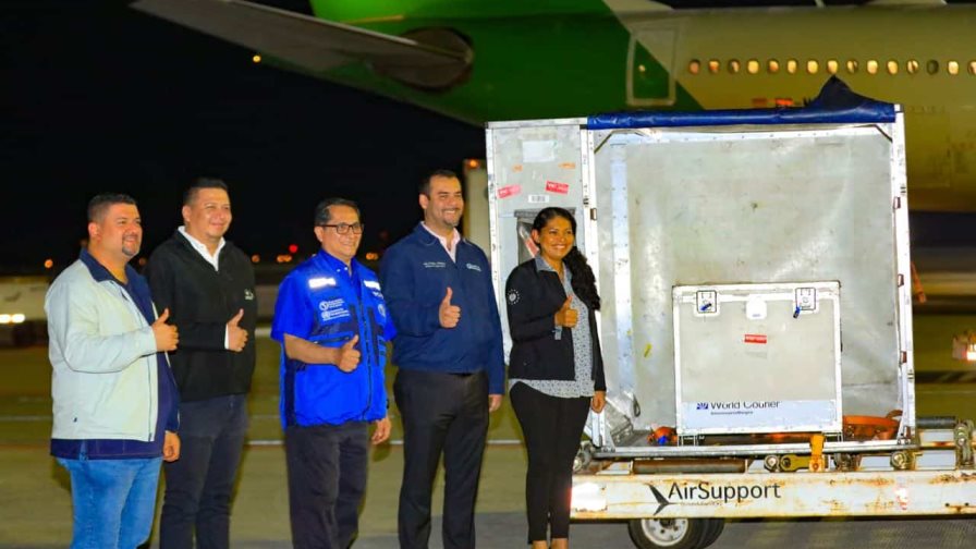 El Salvador recibe primer cargamento de vacunas contra la viruela símica