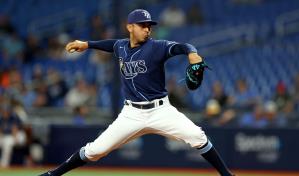Escogido contrata al relevista Javy Guerra