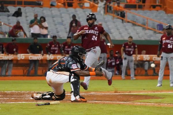 Los Gigantes superan a los Toros con el oportuno Urrutia