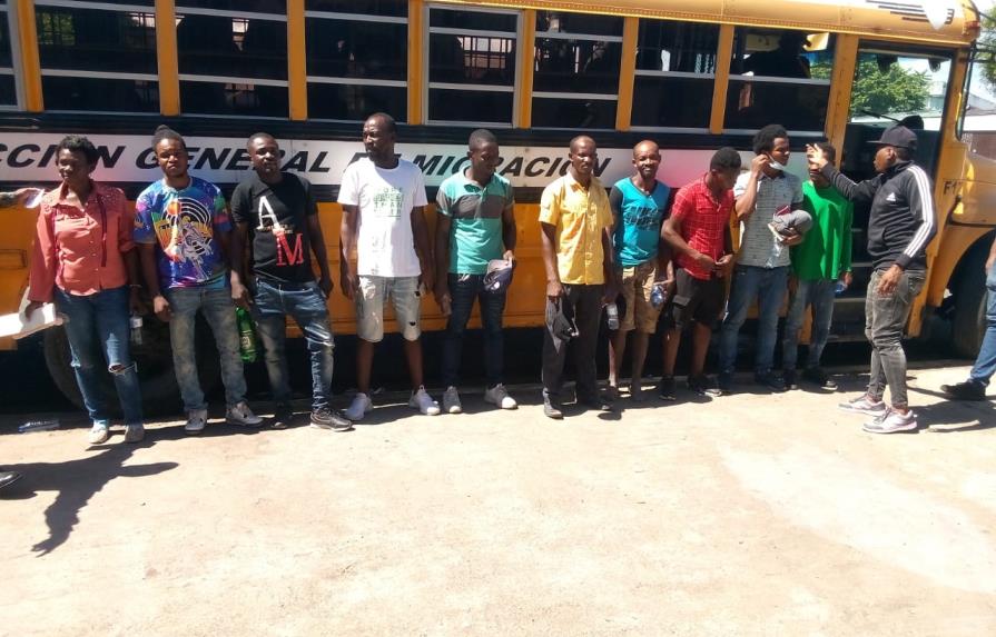 Migración detuvo y deportó a 5,252 haitianos indocumentados en ocho días