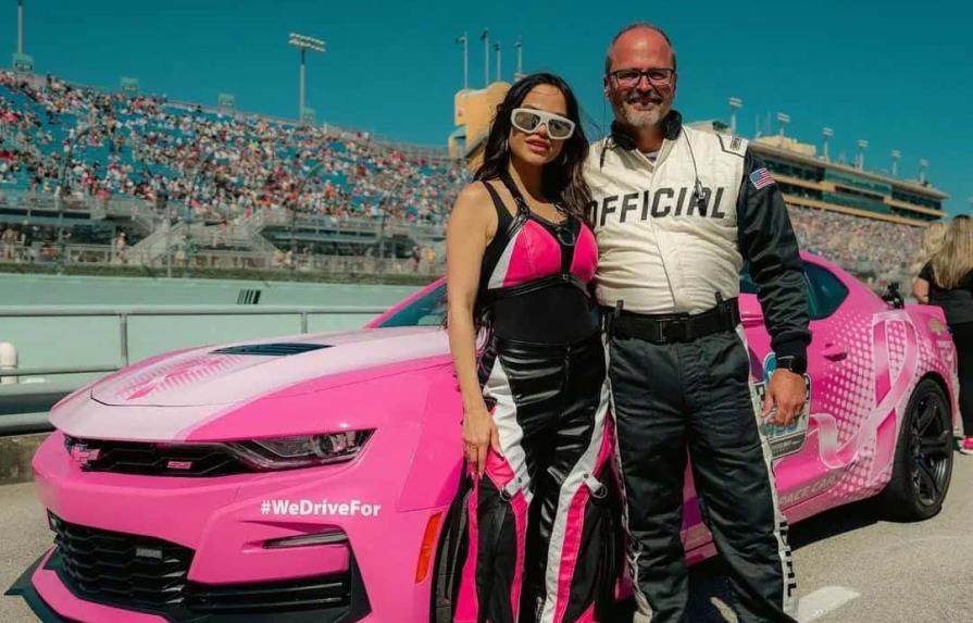 Natti Natasha se desempeñó como piloto honoraria carrera de playoffs de la NASCAR Cup Series