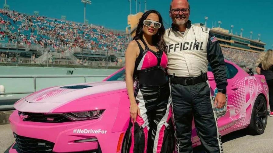 Natti Natasha se desempeñó como piloto honoraria carrera de playoffs de la NASCAR Cup Series