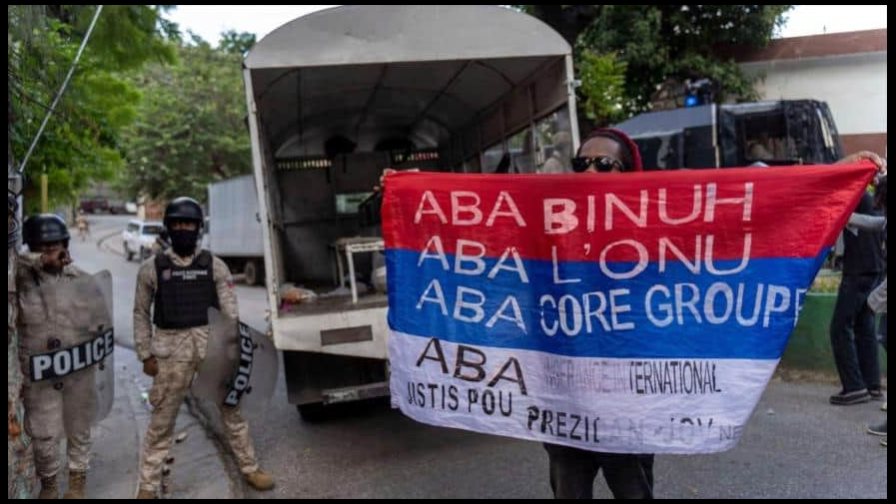 Protestas ante la oficina de la ONU y la embajada canadiense en Haití