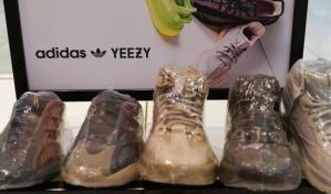 Un hombre de Miami quema U$15,000 en zapatos de la marca de Kanye West