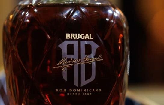 Brugal lanza ron de 2,800 dólares la botella