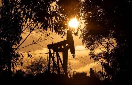 El petróleo de Texas abre con pérdida del 3.69 % y se sitúa a 78.63 dólares el barril