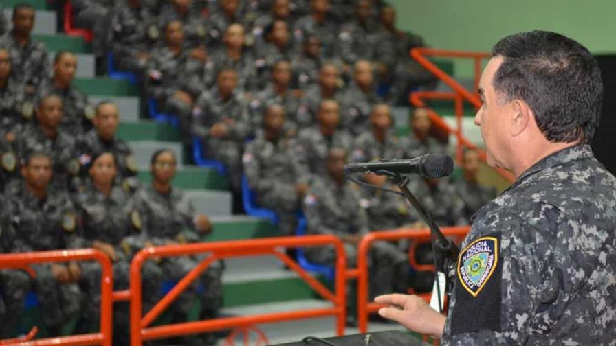 Director de la Policía pide a nuevos agentes trabajar por la seguridad ciudadana