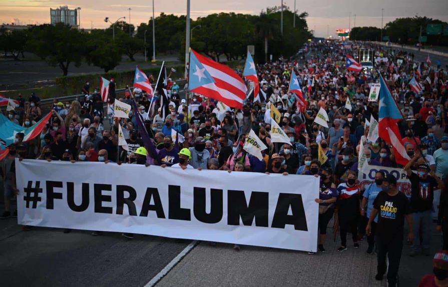 Protestas frente a la sede Ejecutivo de Puerto Rico contra compañía eléctrica
